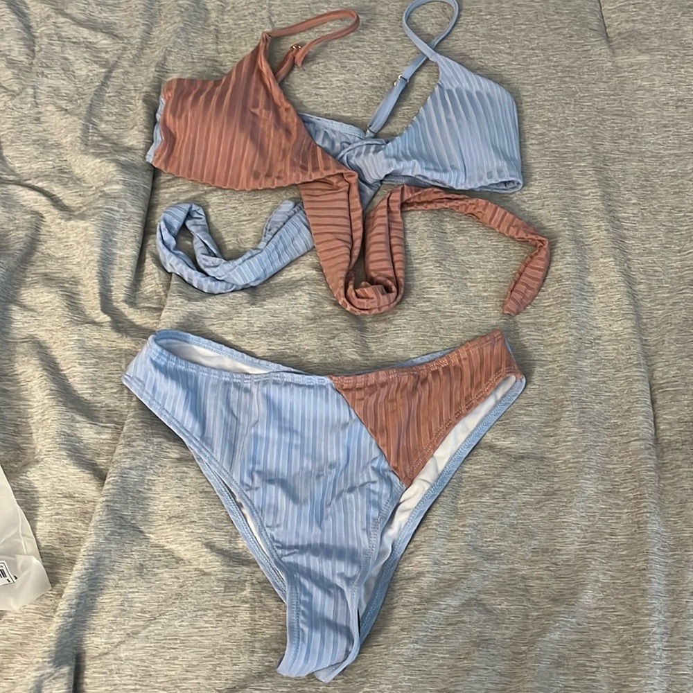 Cross body top Bikini, new size small